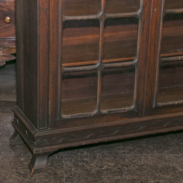 UNION FURNITURE Antique Oak Two-Door Carved Bookcase - Image 5