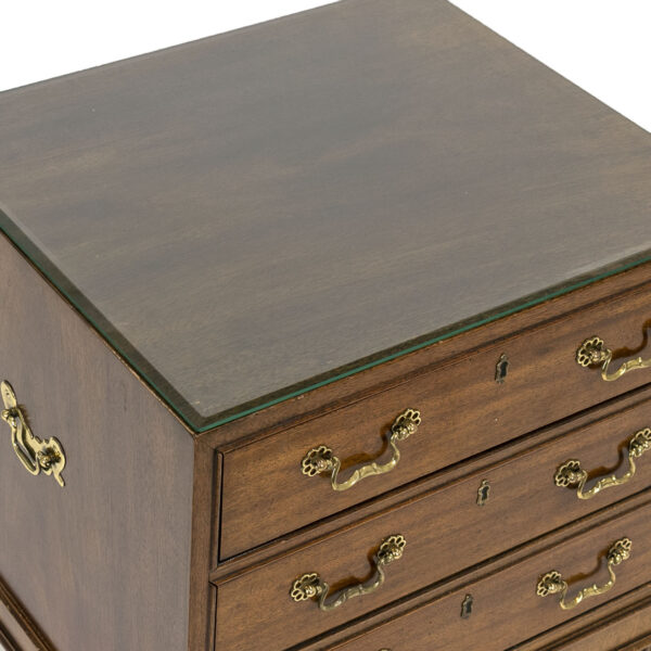 HENREDON Aston Court Chinese Chippendale 3 Drawer Bedside Chest - Image 3