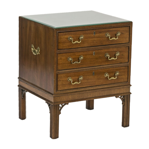 HENREDON Aston Court Chinese Chippendale 3 Drawer Bedside Chest - Image 1