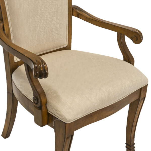 LEXINGTON Southern Living Dining Table with 10 Chairs, 2-22.5” Leaves, and Pads - Image 8