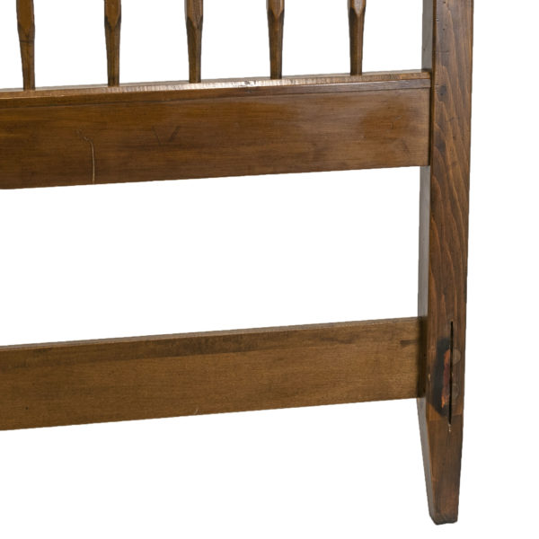 ETHAN ALLEN Country Craftsman Queen Size Spindle Bed - Image 4