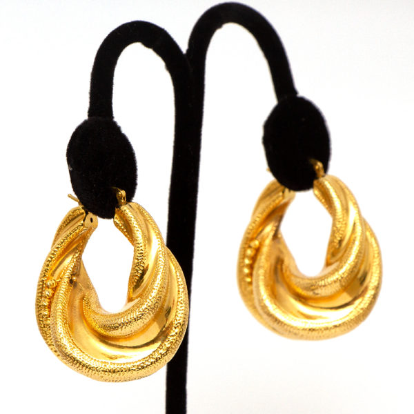 Pair of Large Hoop Earrings in 18 Karat Gold - Image 3