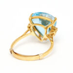 8 Carat Trillion Cut Blue Topaz and Diamond Ring in 18 Karat Gold - Image 3