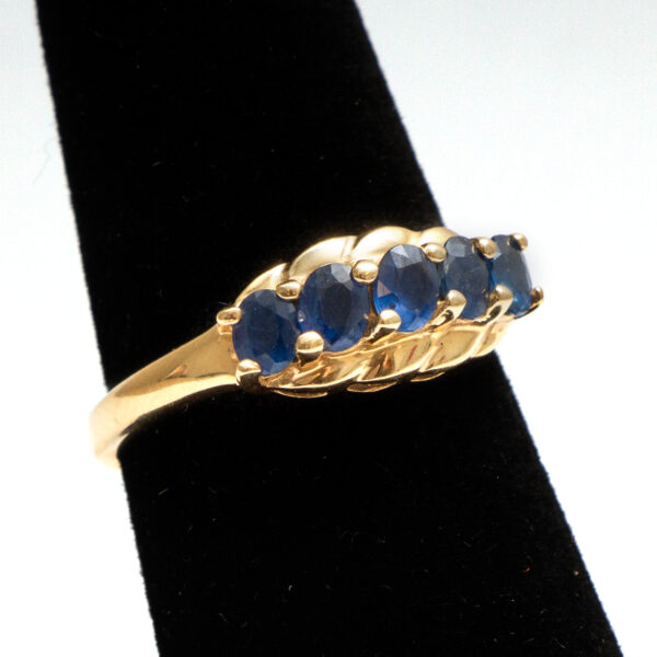 Vintage Mid Century Sapphire Ring in 14 Karat Gold - Image 4