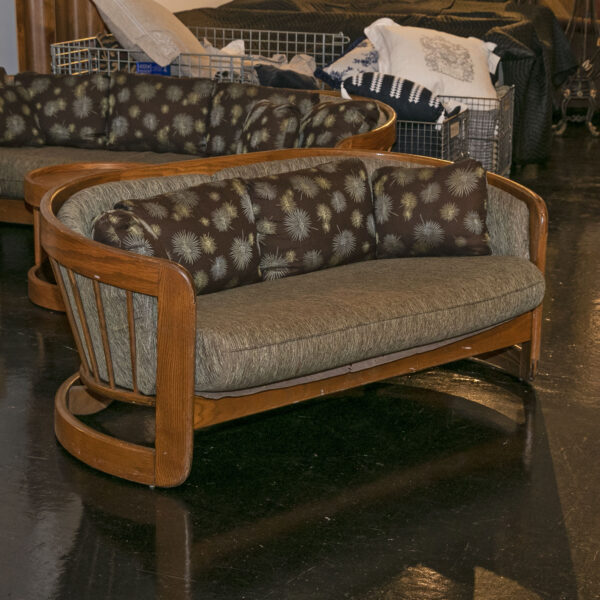 1980s HOWARD FURNITURE Oak Barrel Back Loveseat - Image 2