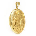 Engraved Oval Locket in 18 Karat Gold - Image 4