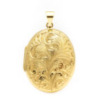 Engraved Oval Locket in 18 Karat Gold