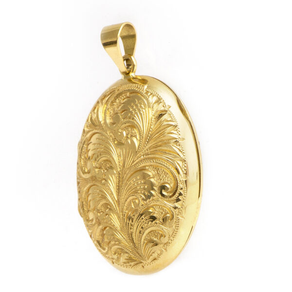 Engraved Oval Locket in 18 Karat Gold - Image 3