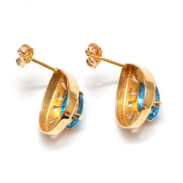 13 Total Carat Blue Topaz Necklace and Earring Set in 14 Karat Yellow Gold - Image 4