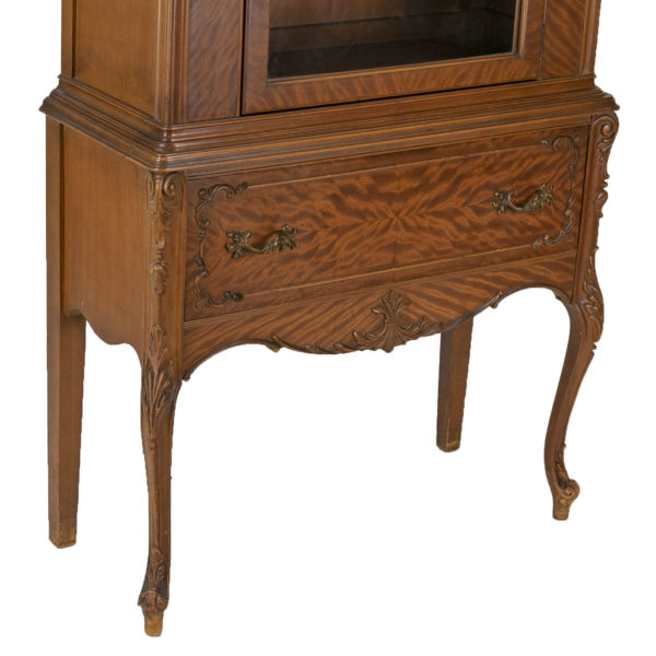 Vintage French Style China Cabinet with Lower Drawer - Image 4