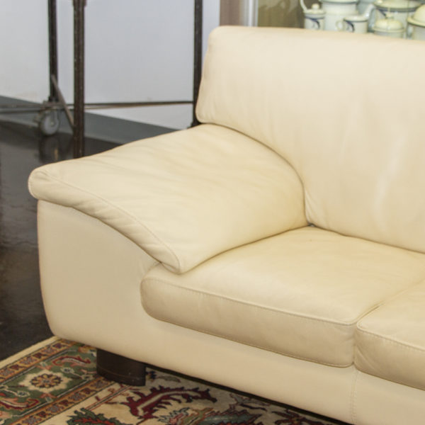 ROCHE BOBOIS Cream Leather Loveseat - Image 2