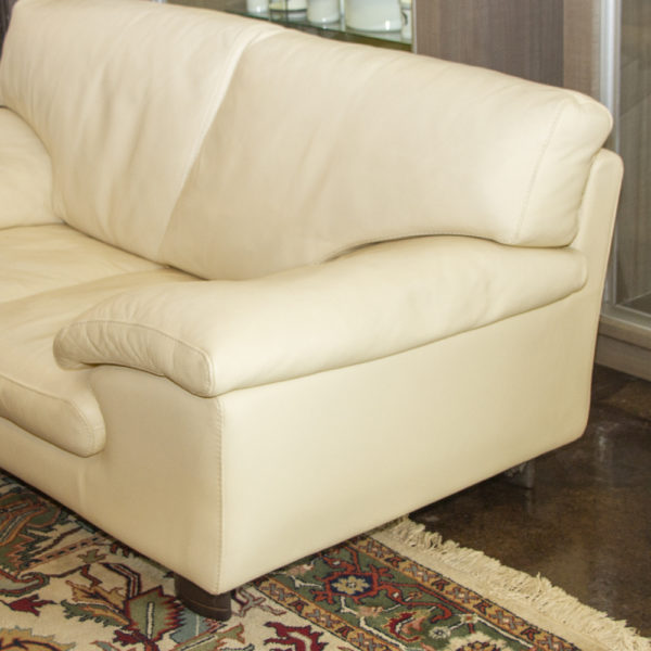 ROCHE BOBOIS Cream Leather Loveseat - Image 3
