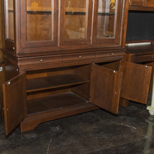 SHERMAG Heritage Collection Maple China Cabinet in Bourbon Finish - Image 8