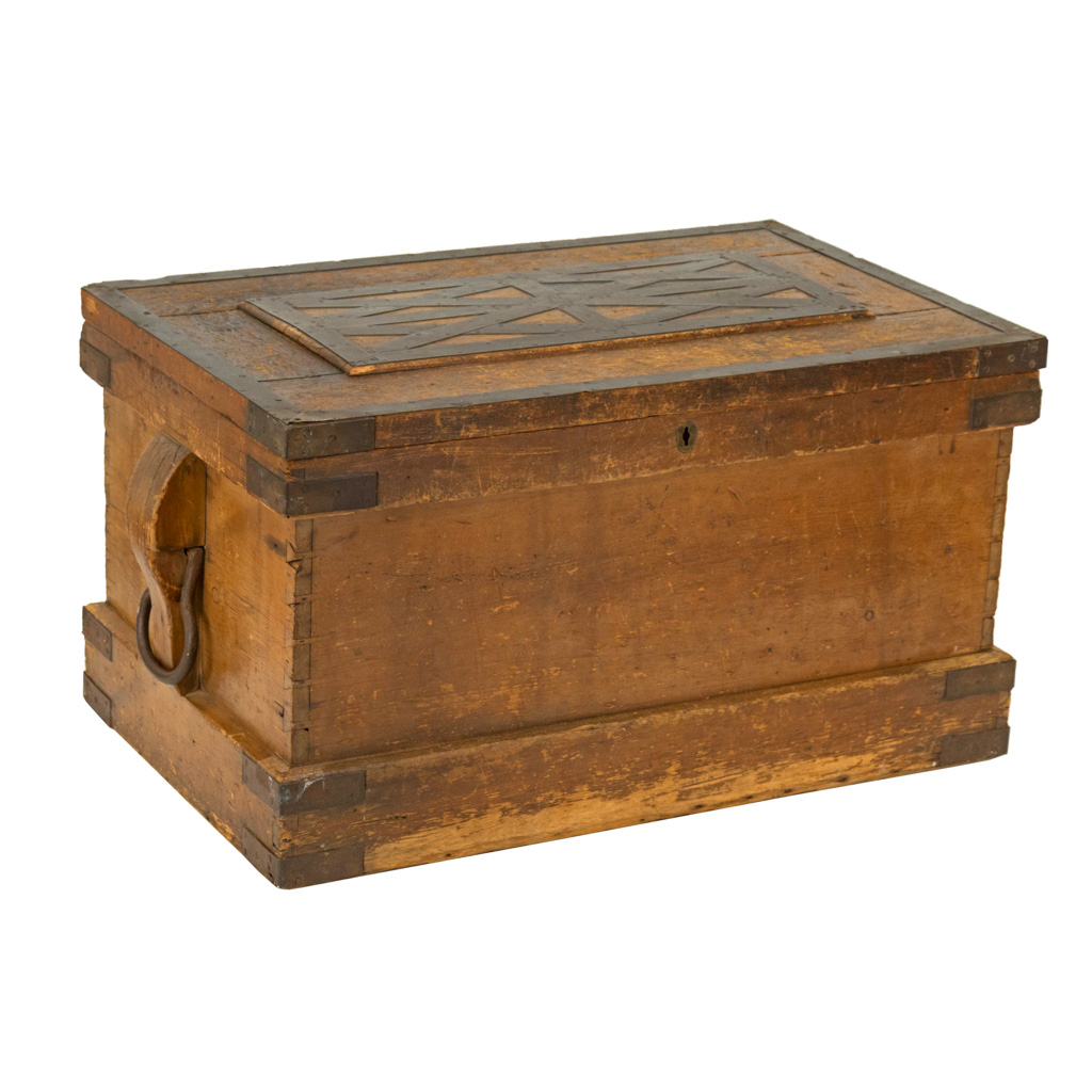 This Old Trunk - Quality Antique Trunks, Restoration, Antique Trunks, Chests  and Fine Antique Trunks and More.