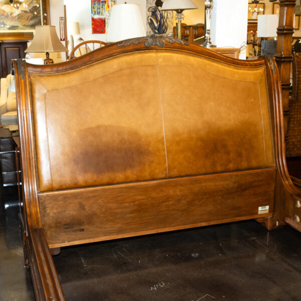 HENREDON Alfresco King Size Oak and Leather Bed - Image 2