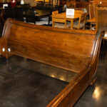 HENREDON Alfresco King Size Oak and Leather Bed - Image 5