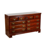 Traditional Style 7 Drawer Chest with Shell Crest - Image 2