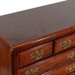Traditional Style 7 Drawer Chest with Shell Crest - Image 3