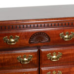 Traditional Style 7 Drawer Chest with Shell Crest - Image 4