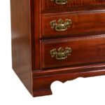 Traditional Style 7 Drawer Chest with Shell Crest - Image 5