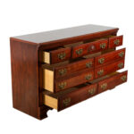 Traditional Style 7 Drawer Chest with Shell Crest - Image 6