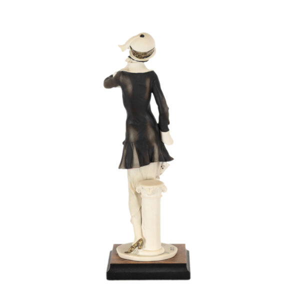 GIUSEPPE ARMANI Lady with Umbrella Figurine - Image 4