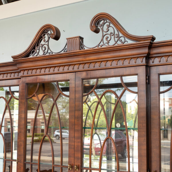 HENREDON Rittenhouse Square China Cabinet - Image 2
