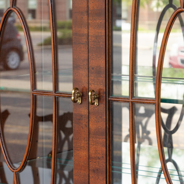 HENREDON Rittenhouse Square China Cabinet - Image 3