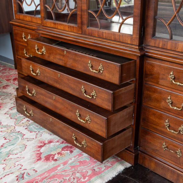 HENREDON Rittenhouse Square China Cabinet - Image 6
