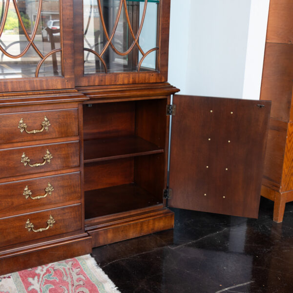 HENREDON Rittenhouse Square China Cabinet - Image 10