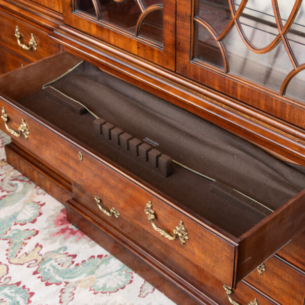 HENREDON Rittenhouse Square China Cabinet - Image 7