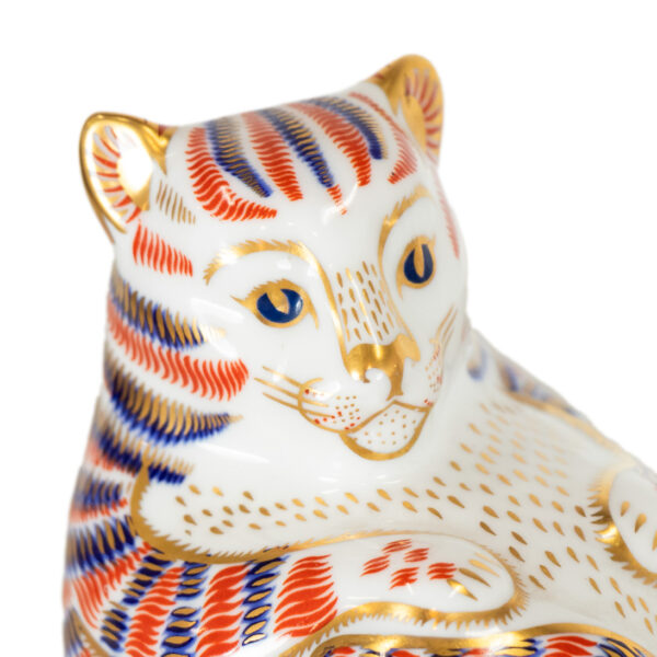 ROYAL CROWN DERBY Imari Reclined Cat Figurine - Image 2