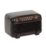 Vintage PHILCO Transitone Bakelite Radio - Image 4
