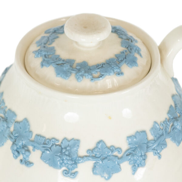 WEDGWOOD Blue on Cream Teapot - Image 3