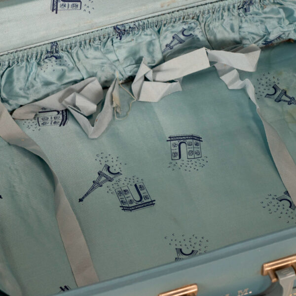 Vintage CROWN La Parisienne Teal Suitcase - Image 4