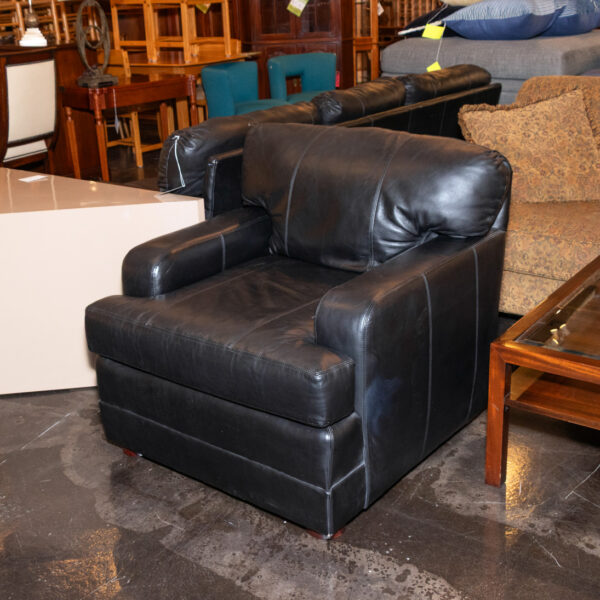 HENREDON Club Chair in Black Leather Upholstery - Image 6