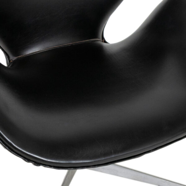 Vintage ARNE JACOBSEN for FRITZ HANSEN Swan Chair - Image 4