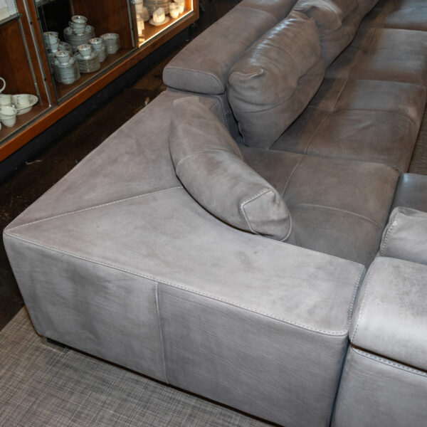 GAMMA Soleado Sofa with Peninsula in Tufted Grey Leather