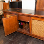 Vintage WESTINGHOUSE Mid Century Modern Walnut Solid State 300 Record Player Console - Image 7