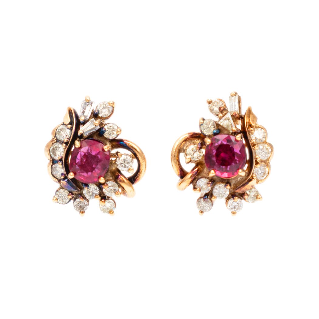 LD_188-3 Vintage Pair of Ruby and Diamond Stud Earrings in 14 Karat Gold - Image 1