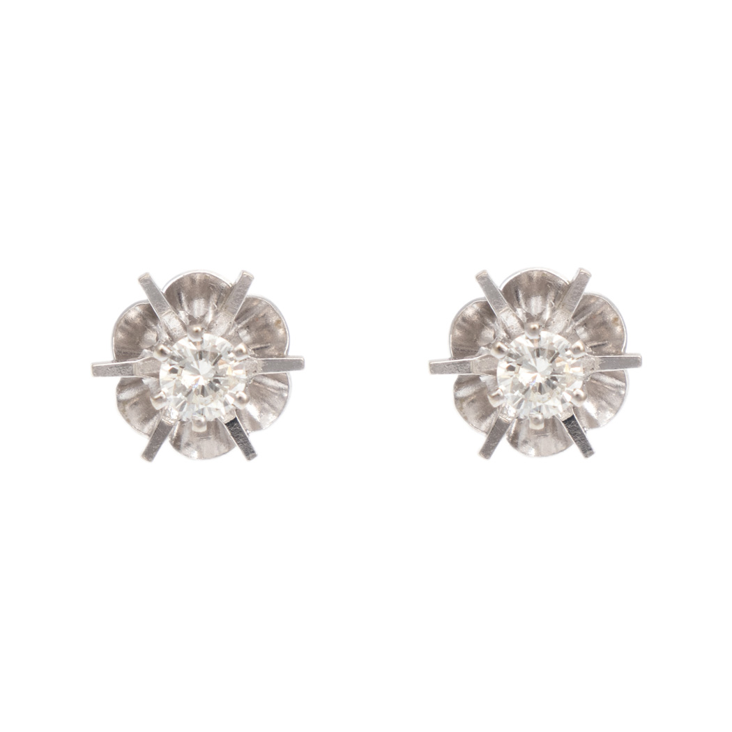 LD_204-3 Pair of Diamond Stud Earrings in 14 Karat White Gold - Image 1